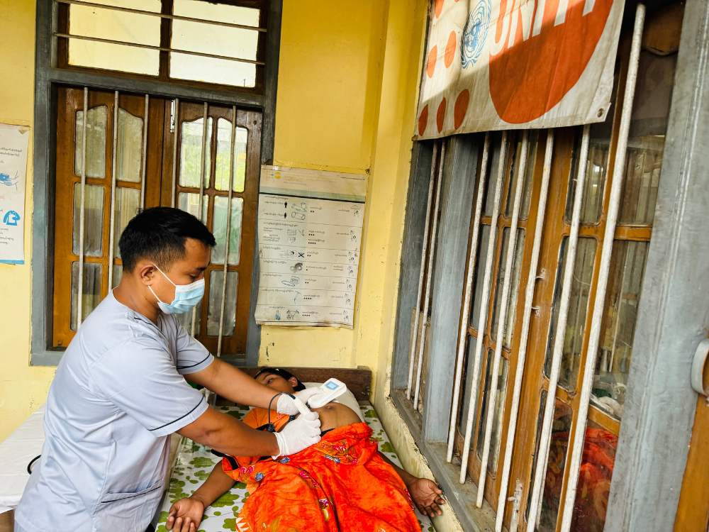 Figure 5: MMA's health staff provides maternal care at the clinic in Sittwe township, Rakhine State.  Photo© UNFPA Myanmar