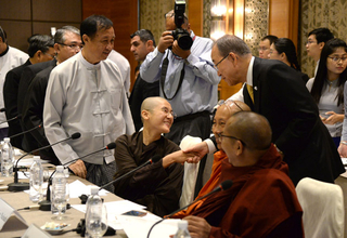 UN Secretary-General Ban Ki-moon meets with Myanmar faith leaders.
