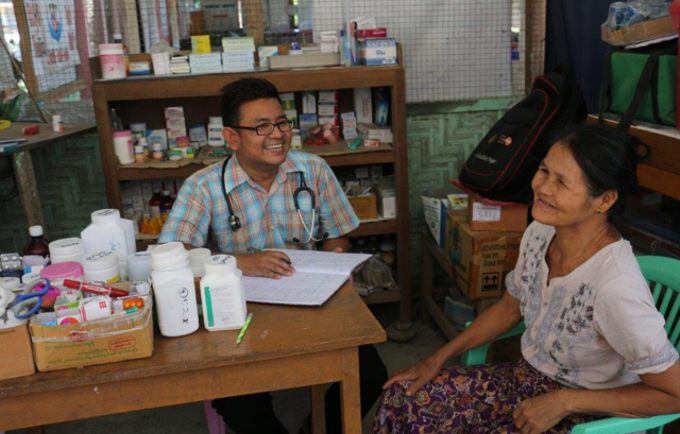 Dr Kyaw and his mobile clinic give displaced women in Kachin access to maternal health care, contraceptives, and gynaecological check-ups. 