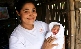 UNFPA-supported health volunteer Phyu Phyu Thant makes a home visit after a safe birth with a UNFPA clean delivery kit. Phyo Phyo lives and works in the Dar Paing camp for displaced people who identify as Rohingya in Myanmar’s Rakhine State.