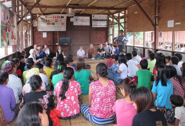 UNFPA donors meet with women and girls who are displaced by armed conflict in Kachin.