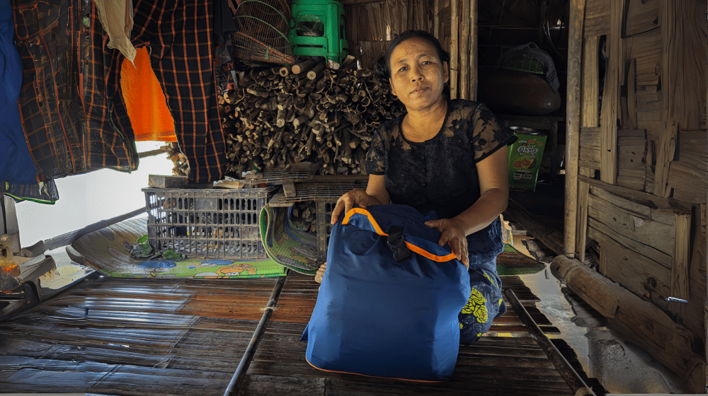 Figure 1 A woman with a dignity kit provided by UNFPA. 