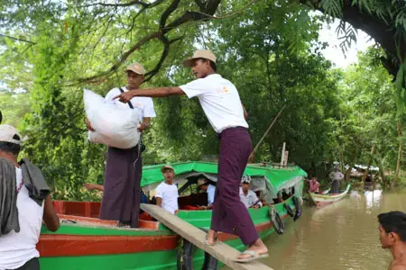 UNFPA Works with Myanmar’s Youth to Deliver Support to Flood Survivors